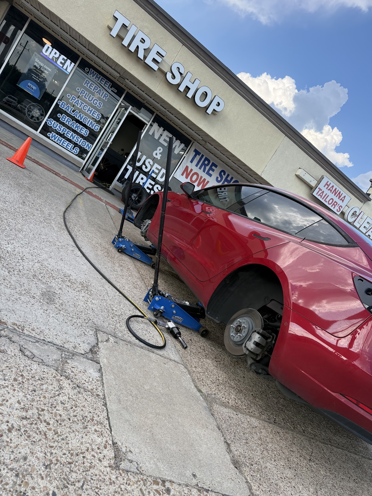 Inside PALMA New and Used Tire Shop